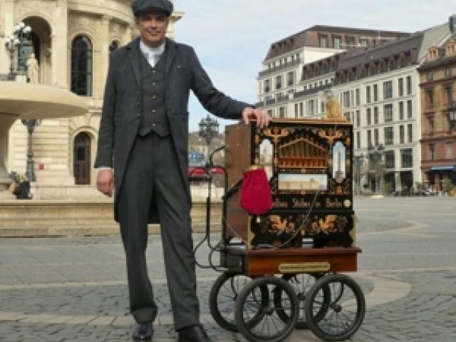 Ihr Drehorgelmann - Mit einer Drehorgel **ohne** Elektronik! Drehorgelspieler Leierkastenspieler - 1